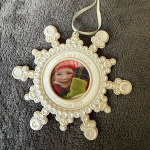 Hallmark Keepsake Cute As a Button Christmas Photo Holder Ornament 2011 NEW